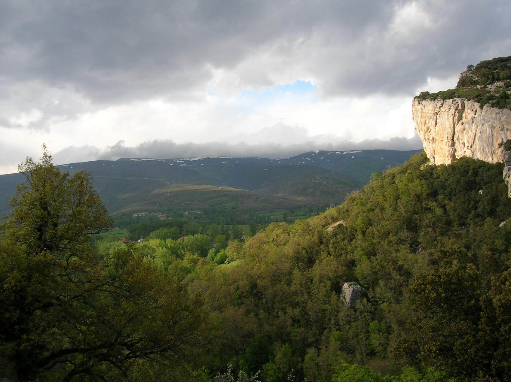 Rutas guiadas interpretativas por el monumento natural ojo guareña