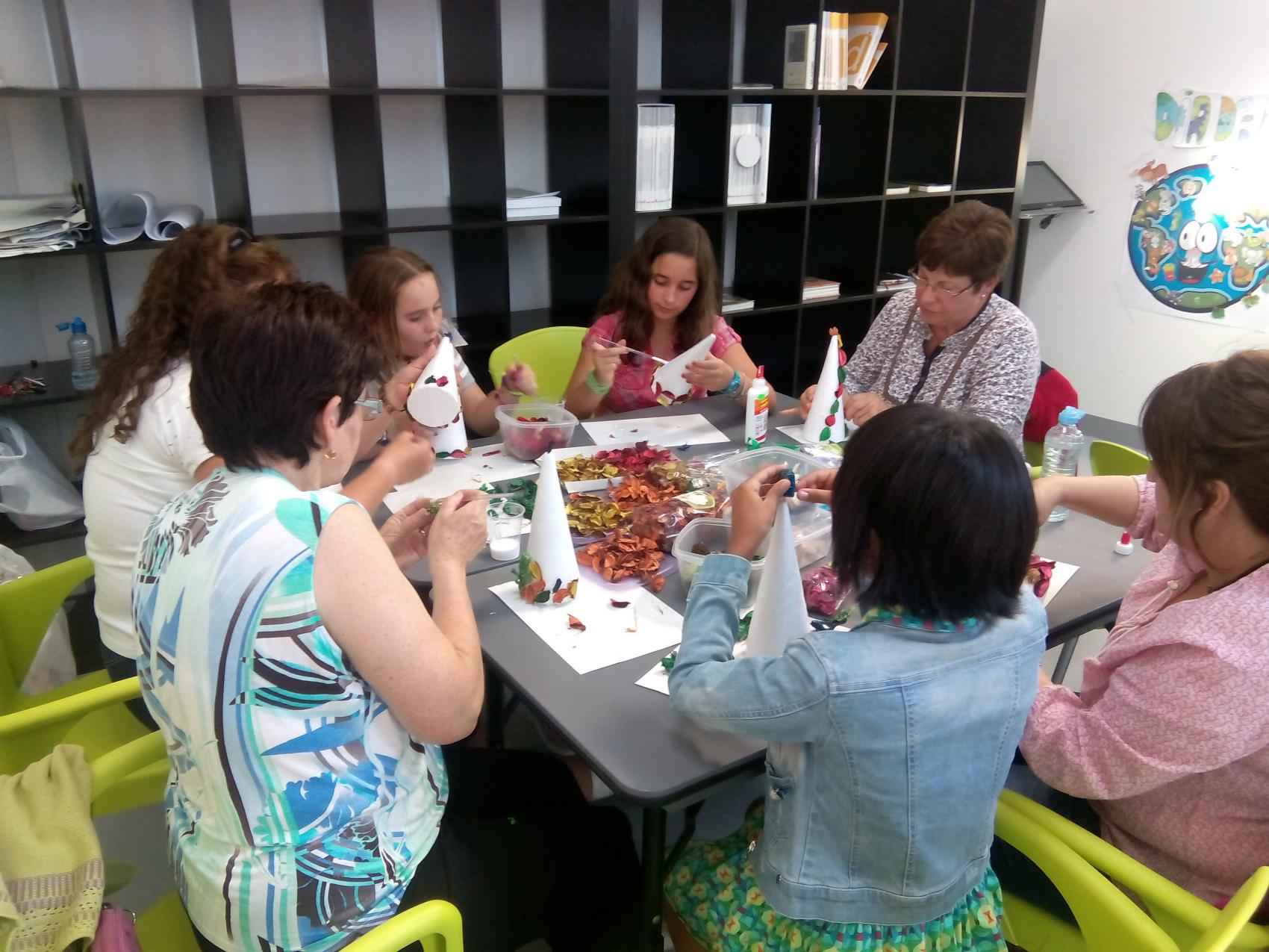 Taller de diademas con flores preservadas