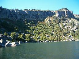 Visitas guiadas a la casa del parque de la laguna negra y rutas interpretativas.