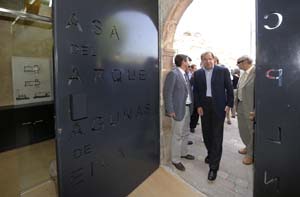 El Presidente de la Junta de Castilla y León inaugura la Casa del Parque Natural Lagunas Glaciares de Neila