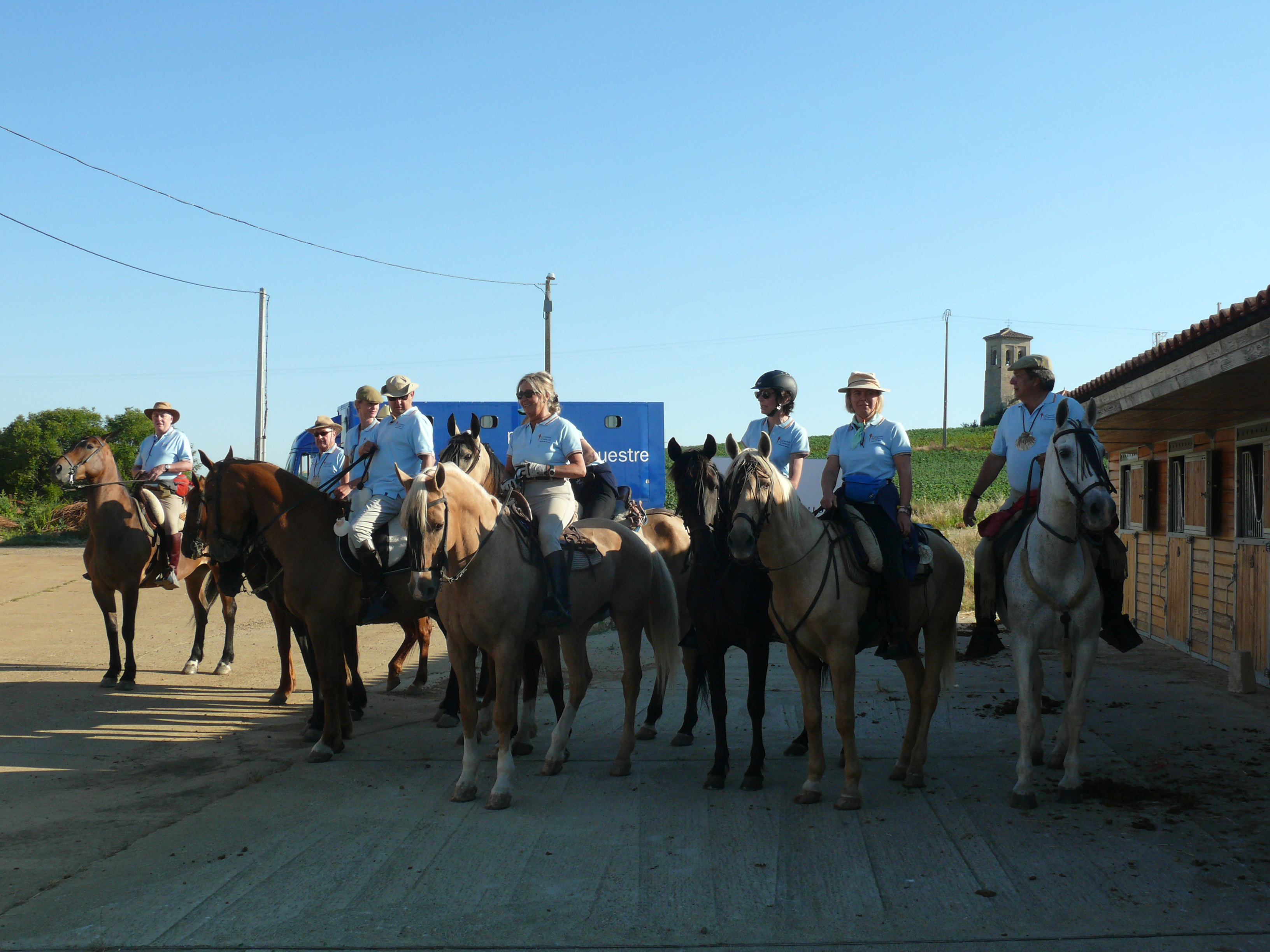 Un grupo de 10 caballistas internacionales comienzan el Camino de Santiago en Castilla y León