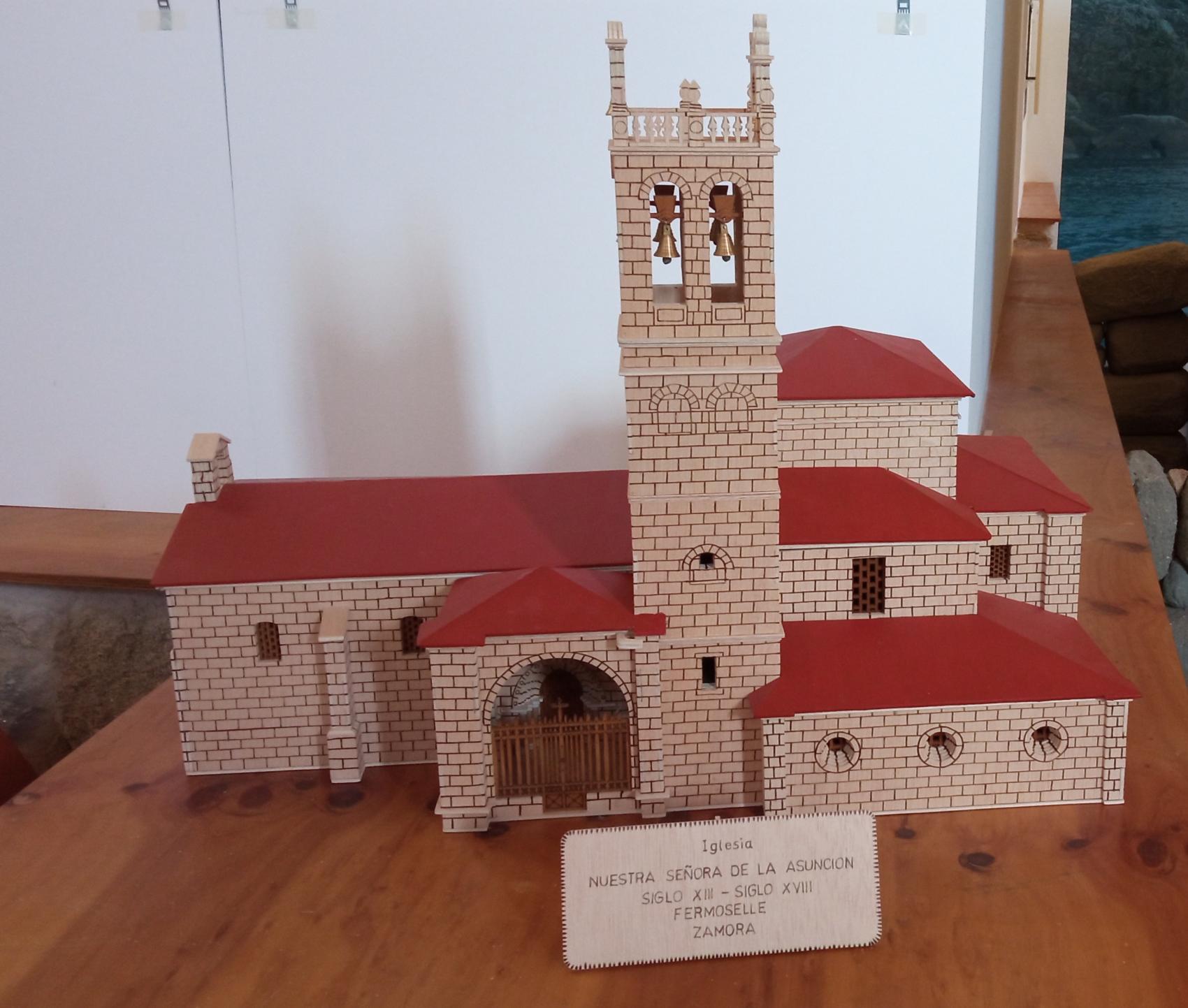 Exposición maqueta iglesia de la asunción