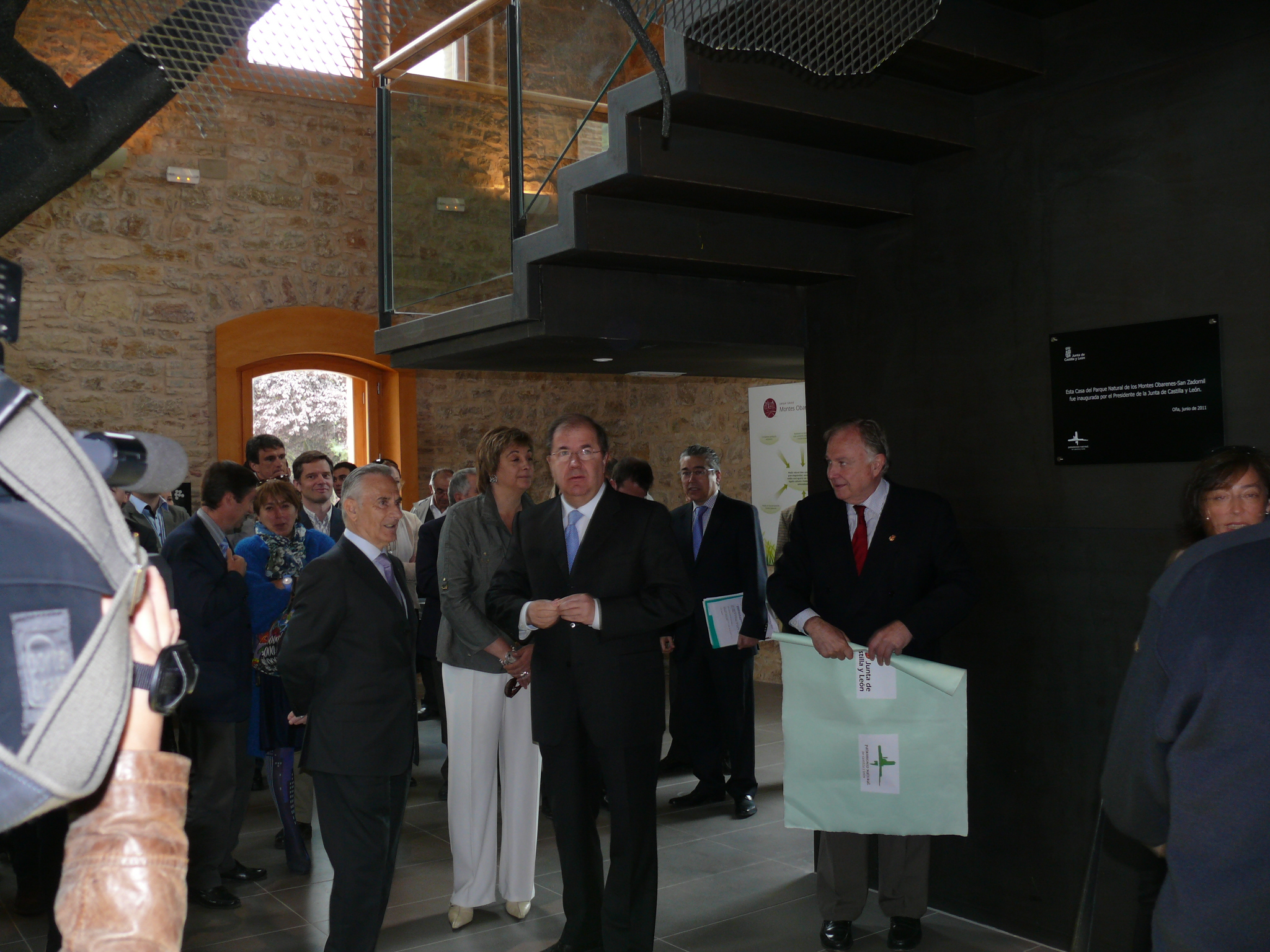 El presidente de la Junta inaugura la Casa del Parque Natural Montes Obarenes-San Zadornil con una inversión de 3 millones de euros